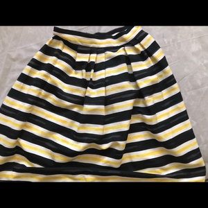 Black/white/yellow high wasted pleated skirt